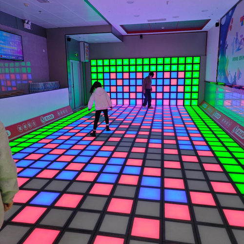 Últimas notícias da empresa sobre Torne-se Viral: Como um Piso LED Interativo Transforma Seu Playground Interno