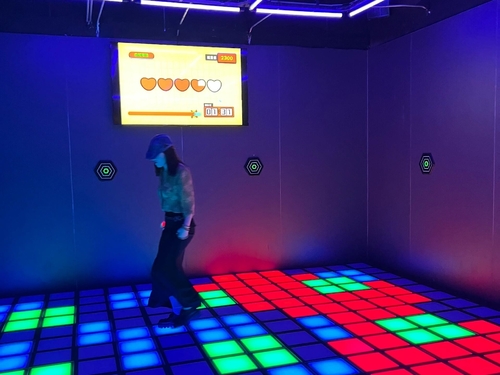 Últimas notícias da empresa sobre Este jogo interativo de chão com LEDs vai viciar você no Block Storm—você não vai conseguir parar!