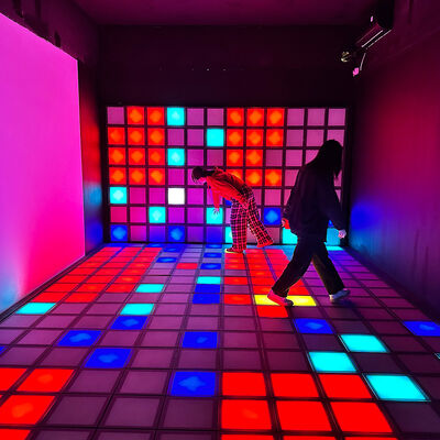 Piso LED interativo com azulejos RGB de 30x30cm e 1000 níveis para jogos e entretenimento