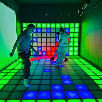 Bom preço LED Interactivo Terraço azulejos Grade de Salto Para Parque de Diversões on-line