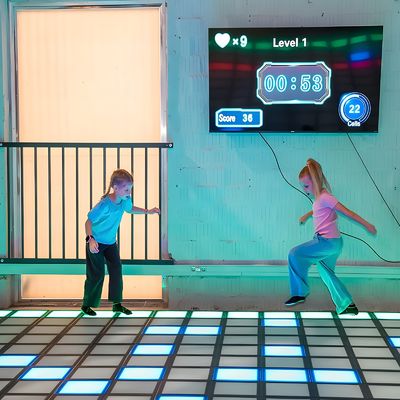 Bom preço Jumping Grid Multiplayer Game Led Dance Floor Tile Para Parque de Diversões on-line