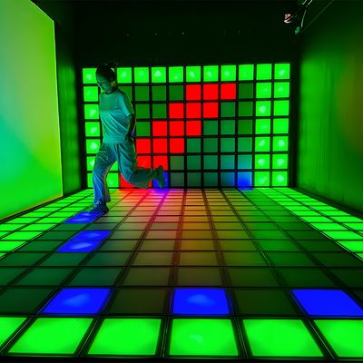 Bom preço Fornecimento de fábrica 30x30cm com fio Interativo RGB Activar Jogo LED Piso de dança on-line