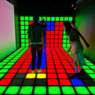 Bom preço LED Terraço de Dança Parede de azulejos e piso Jumping Grid Interativo jogo on-line