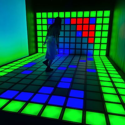 Bom preço LED portátil de piso interativo iluminação ativa painéis sala de jogos 200 programas de jogos 30x30cm on-line