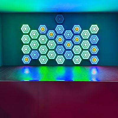 Bom preço Nova Sala de Jogos Ativos Sensor LED Induzido Luz Interativa Hexagon Activate Games Arena on-line