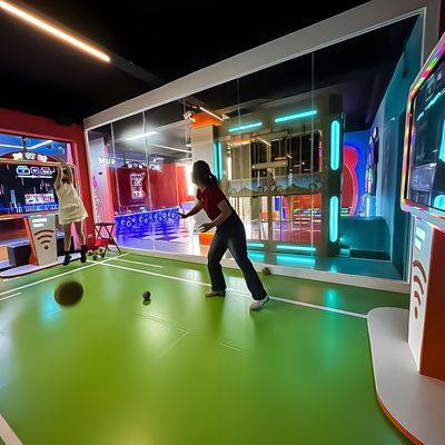 Bom preço Jogo de bola multijogador em que os jogadores competem uns contra os outros por acertar alvos on-line
