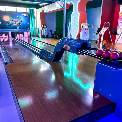 Bom preço Máquina de bowling operada por moedas com capacidade de 2000 kg e tamanho 590X240X240 cm para entretenimento interior on-line