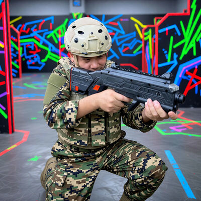 qualidade Sistema de etiquetas laser comerciais para todas as idades - Conjunto de batalha sem fio interno / externo com arma, colete e sensores inteligentes fábrica