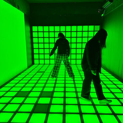 Qualidade Jogo interativo do assoalho do diodo emissor de luz da detecção de pressão da iluminação de 30x30cm RGB para crianças e eventos fábrica