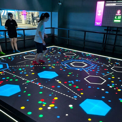 Qualidade Aurora Motion flexível com tela de 86 polegadas de 6m * 6m / 7m * 7m, 8 jogos populares e suporte multiplayer para locais de shows fábrica