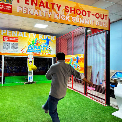Qualidade Máquina de jogo de desafio de gol de futebol interior personalizável com estrutura de ferro de alta resistência para 1-4 jogadores fábrica