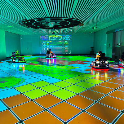 Qualidade Sistema de Drift Kart de projeção de solo de alto ROI com 8 jogos embutidos, bateria de 36V e espaço personalizado para locais comerciais Fábrica