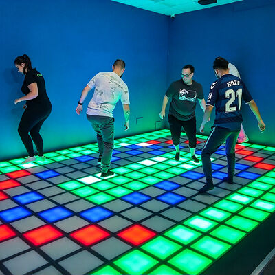 Qualidade Piso LED Interativo com Mais de 280 Níveis de Jogo e Cor RGB para Instalações Modulares de Piso LED em Grade de 100-900 Ladrilhos Fábrica