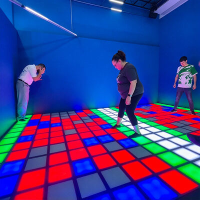 Bom preço Piso LED Interativo com mais de 280 Níveis de Jogo e Cor RGB para Instalações de Piso LED de Jogo Modular de 100-900 Ladrilhos on-line